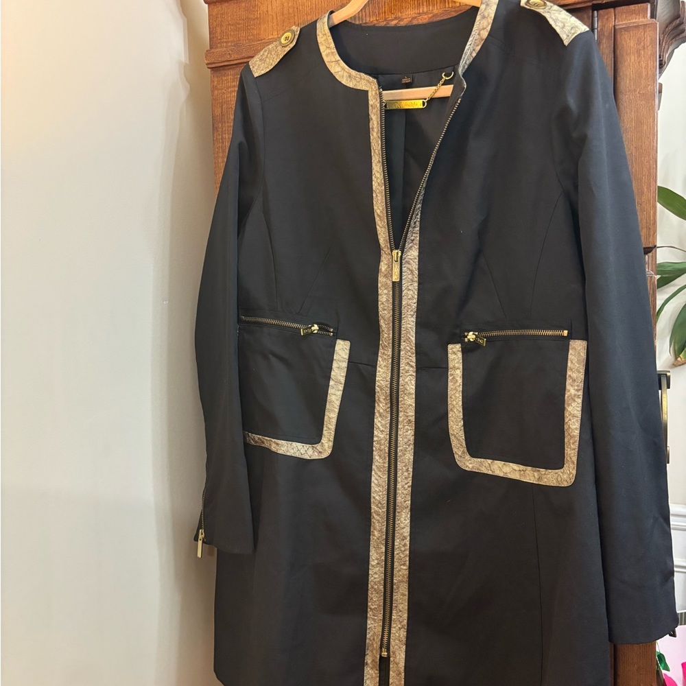 Calling all eyes for fashion!Iman Gobal Chic Reptile Detail Embossed Sz L coat!